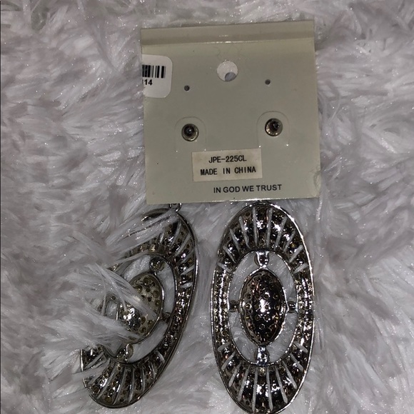 💍Oval Shaped Dangly Earings - Picture 3 of 3